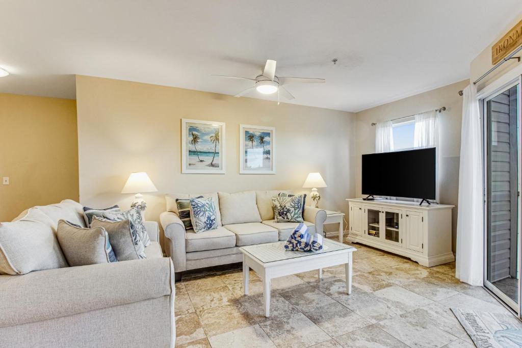 Walk To Everything 2br | Balcony | Pool - Tampa Bay