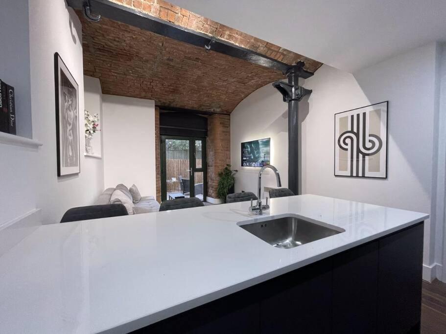 Manchester Warehouse Apartment by Jacksonheim Residences - Manchester