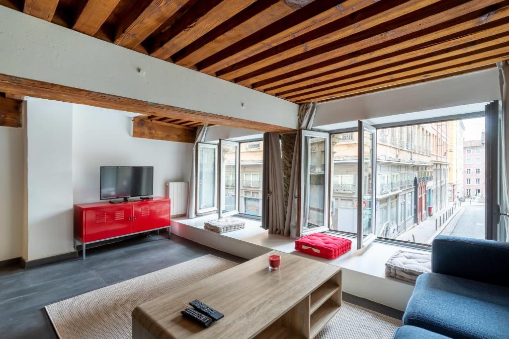 Cosy Duplex Apt in Lyon by GuestReady - Bron