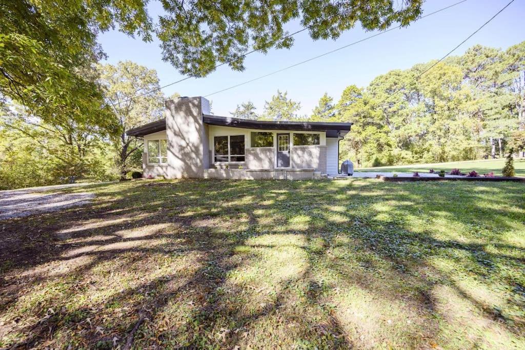 Gorgeous Renovated Home With Large & Private Lot - Estill Springs, TN