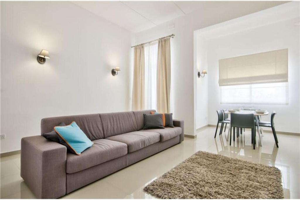 Three Bedroom Typical Maltese Townhouse - One Minute Away From The Seafront - Valletta, Malta