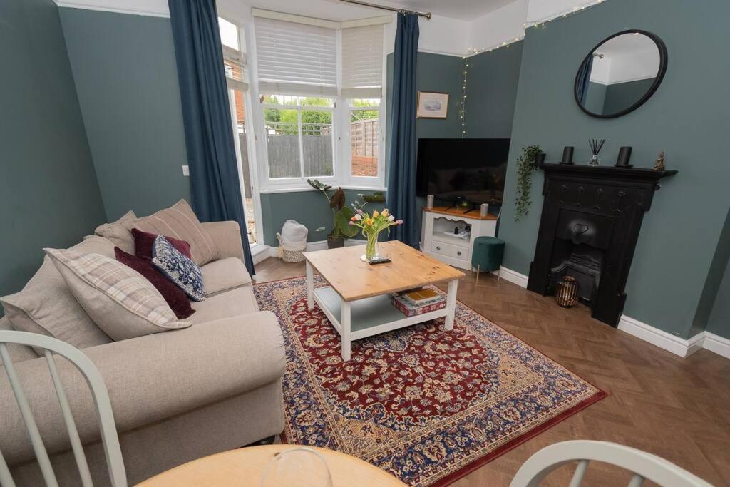 Entire Ground Floor Town Flat - Fully Equipped And Stunning. - Shrewsbury