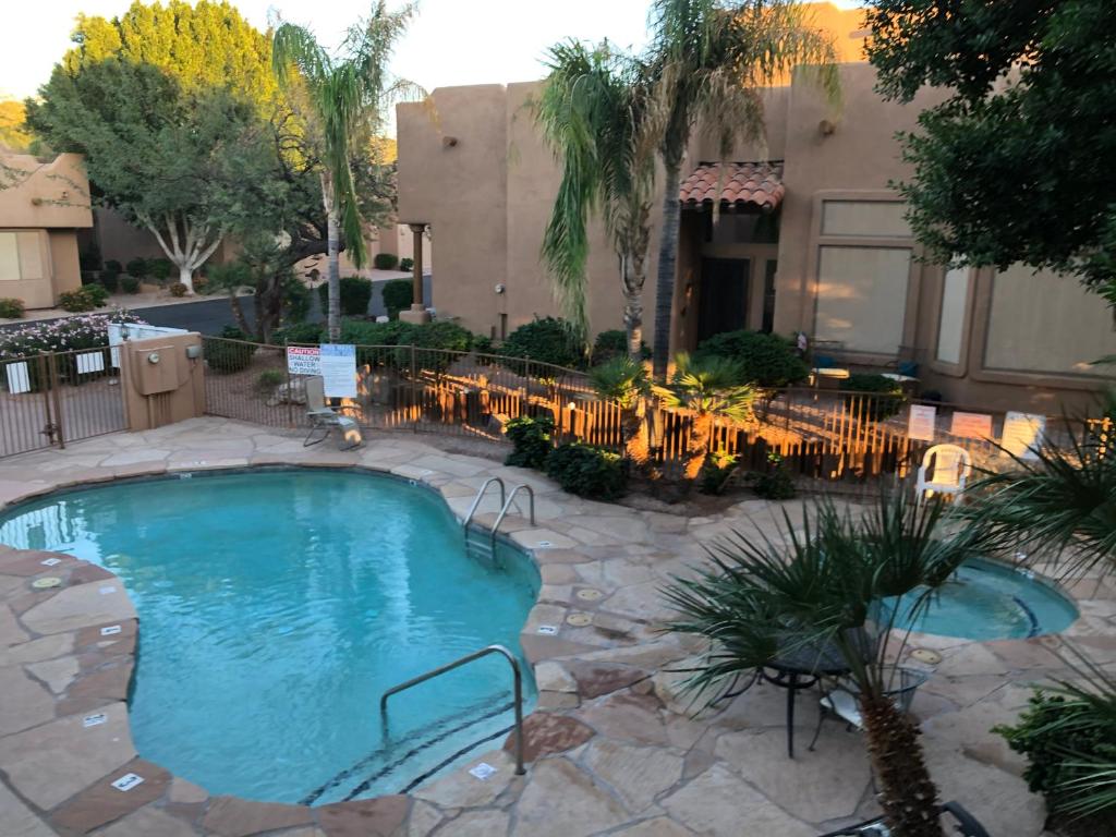 2 Master Suites And Loft With Kitchenette In Upper Level Within Our Shared Townhome - Arizona