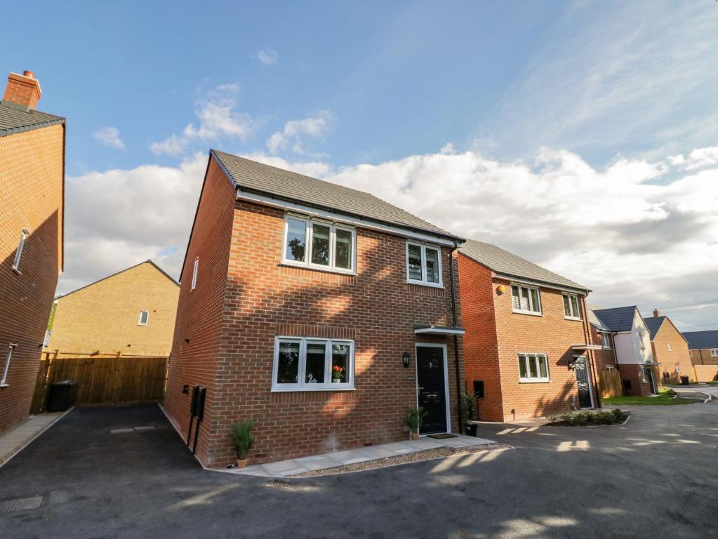 23 Moat House Close - Coventry