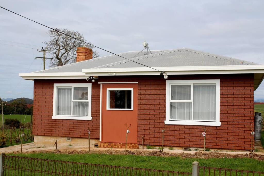 Forth View Farm Stay Cottage - Ulverstone