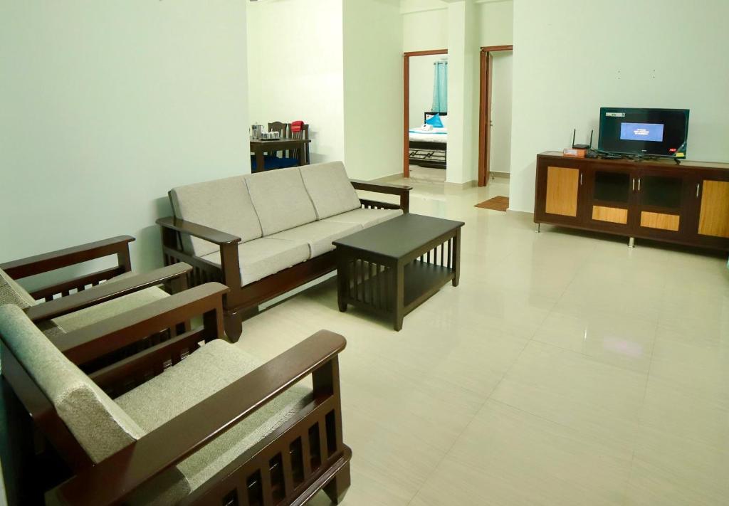 Truelife Homestays - Srs Residency - 2bhk Ac Apartments For Families Visiting Tirupati Temple - Fast Wifi, Kitchen, Android Tv - Walk To Ps4 Pure Veg Restaurant, Mayabazar Super Market - Easy Access To Airport, Railway Station, All Temples - Tirupati