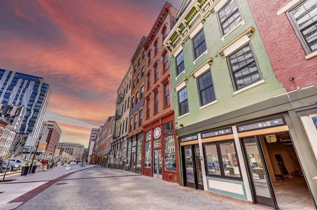Spacious 2 Bed 2 Bath Downtown Otr Condo Minutes Walk To The Reds Bengals Stadium & More! - Paycor Stadium