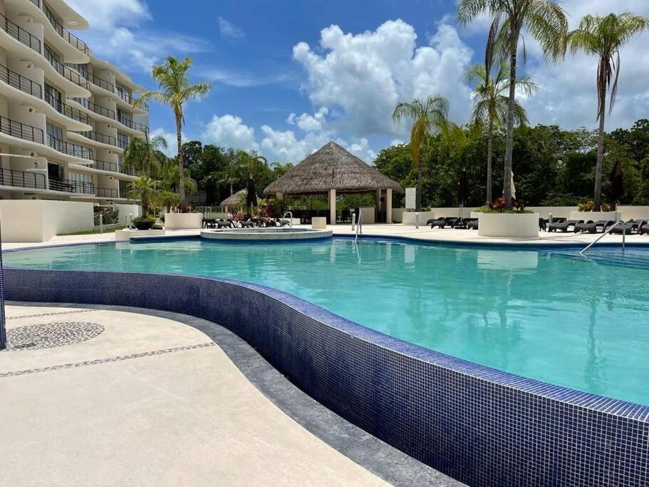 Modern 2 Bedroom Condo, Pool, Great Wifi & Tvs - Cancun Airport (CUN)