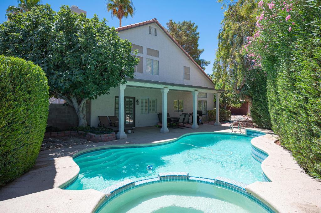Brilliant 4 Bedroom House With Pool! - Henderson, NV