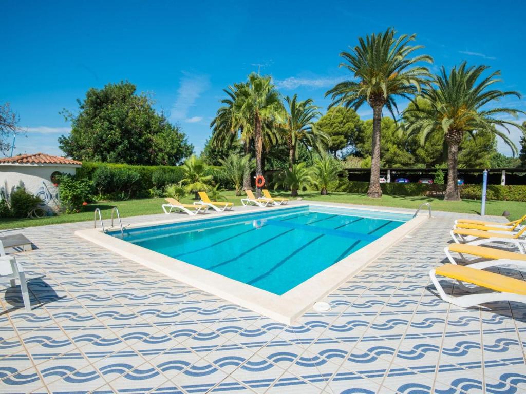 Spacious Holiday Home In Cambrils With Shared Swimming Pool - Salou