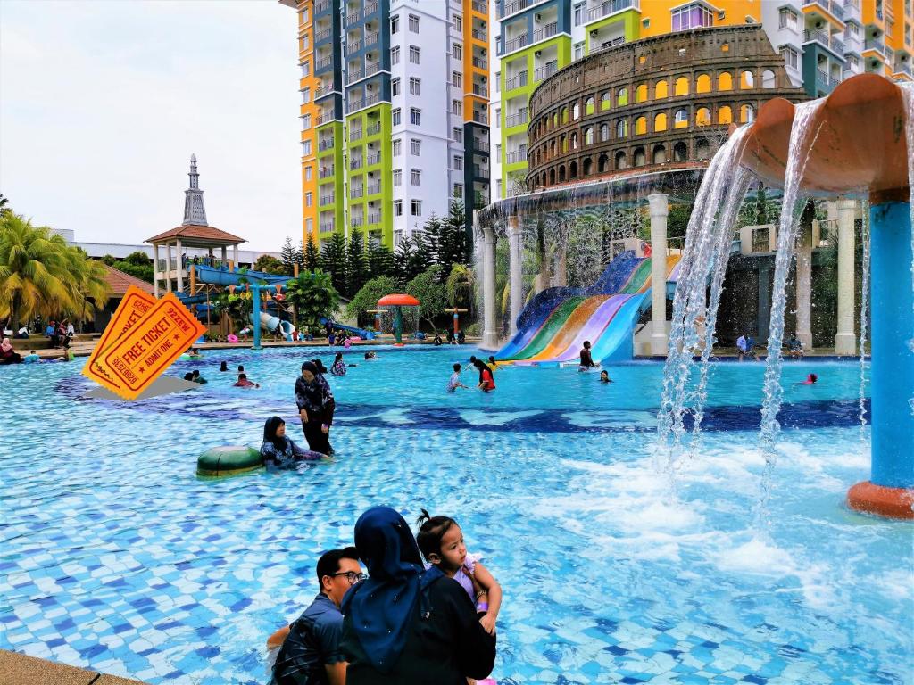 Homestay Family # Free Wifi & Water Theme Park Tickets Suite - Ayer Keroh