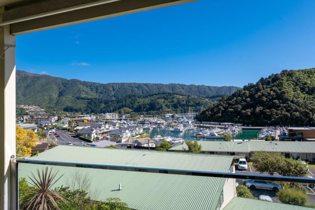 Peaceful Escape - Picton Holiday Apartment - Picton, New Zealand