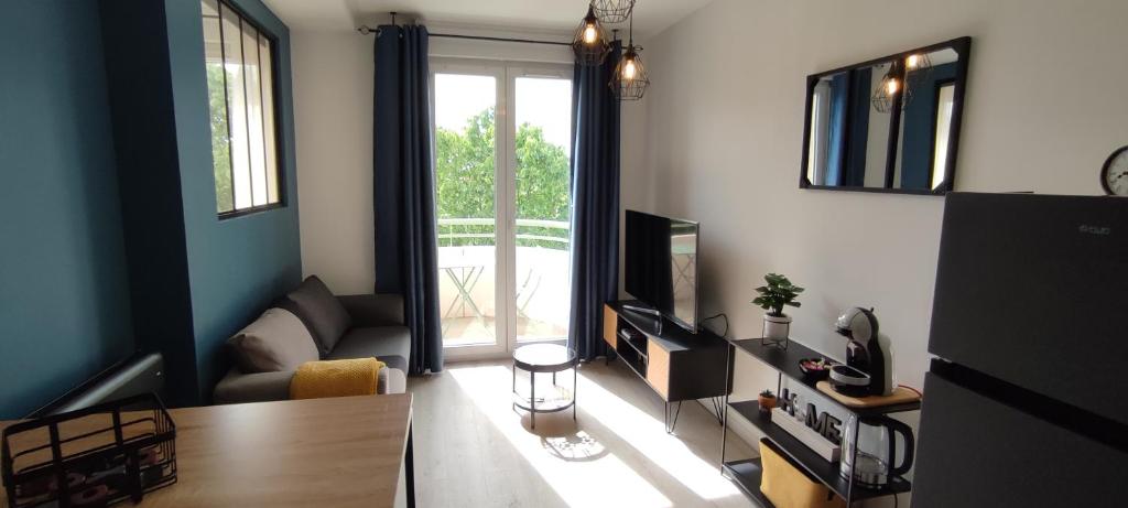 Appartement T2 Moderne, Calme, Propre, Parking, Balcon Vue - Saint-Bonnet-de-Mure