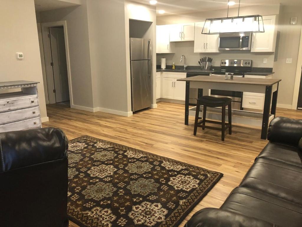 203 New Downtown Living Queen Wi-fi 1 Bedroom - Charleston, WV