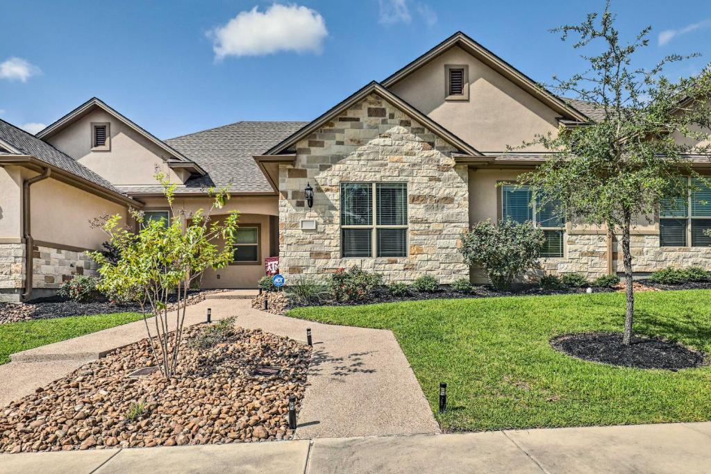 Gorgeous College Station Townhome With Patio! - Splash pad, Bryan