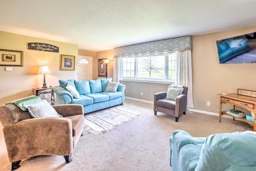 Dawson Lake, Le Roy airbnb, hotels and vacation rentals