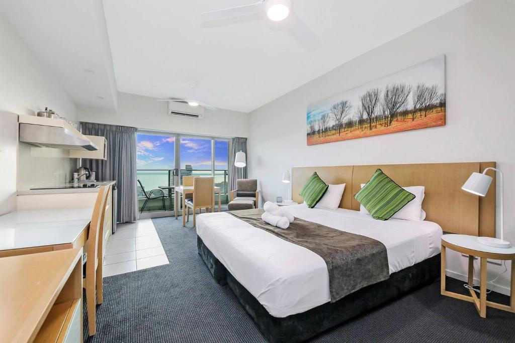 '18th In The Clouds' Cbd Resort Living With Pool - Northern Territory