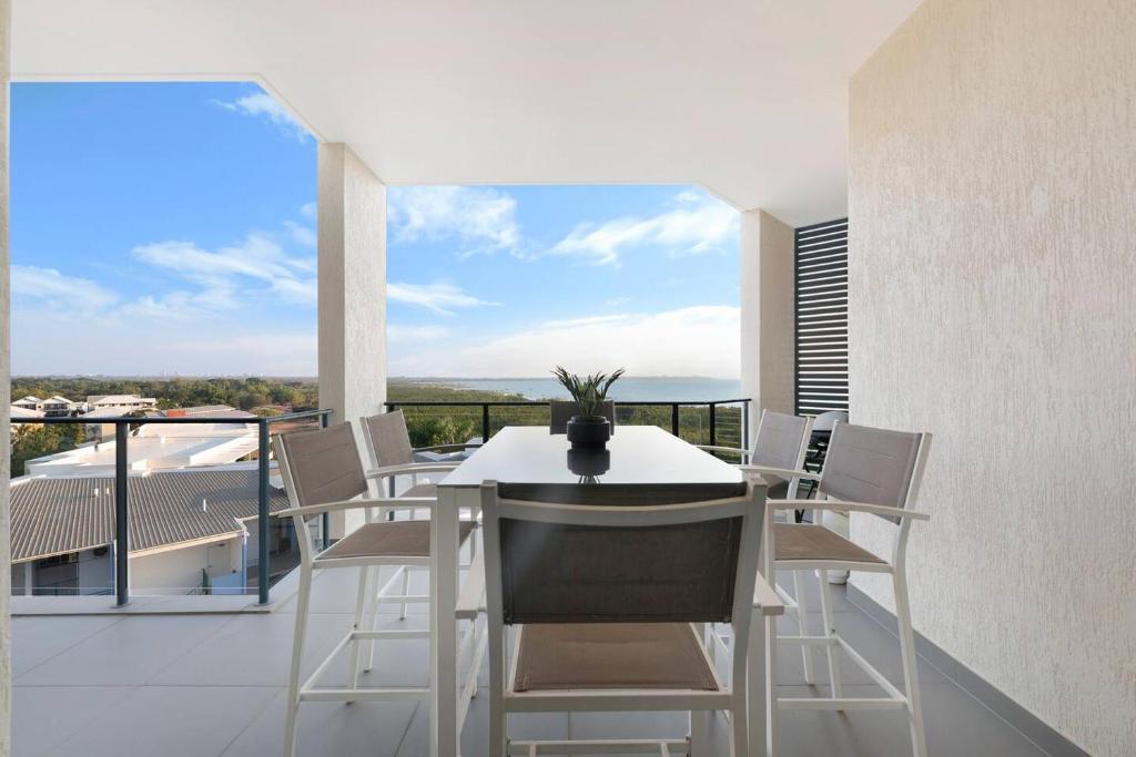 Sleek Penthouse Style Meets Stunning Coastal Views - Casuarina, NT, Avustralya