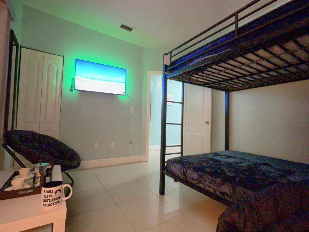Marlins Park Suites - Apartment 4 - Cafe Colada Suite - Coral Gables, FL