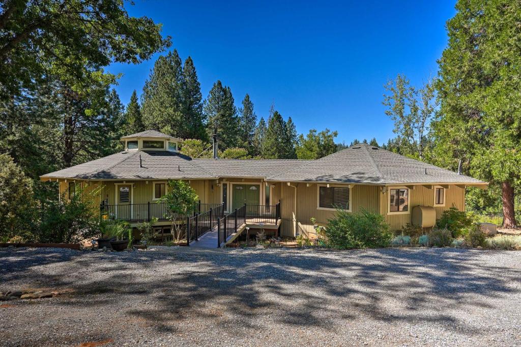 Spacious Camino Home Near Wineries And Orchards - Pollock Pines, CA