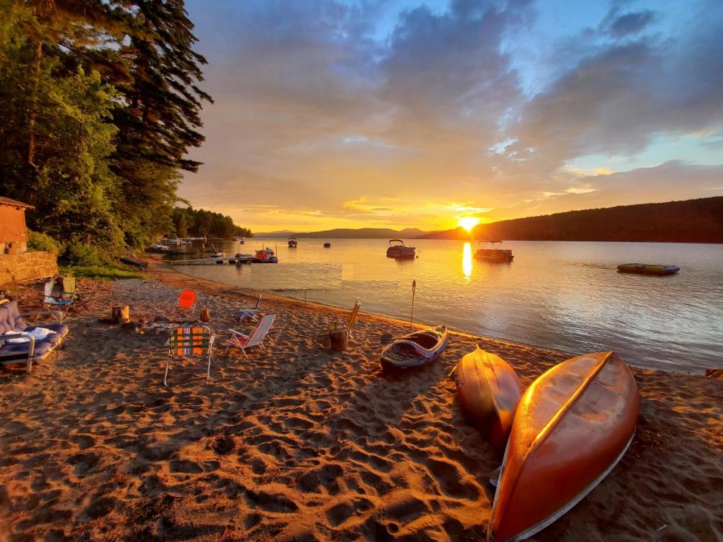Brown's Beach At Schroon Lake - アディロンダック, NY