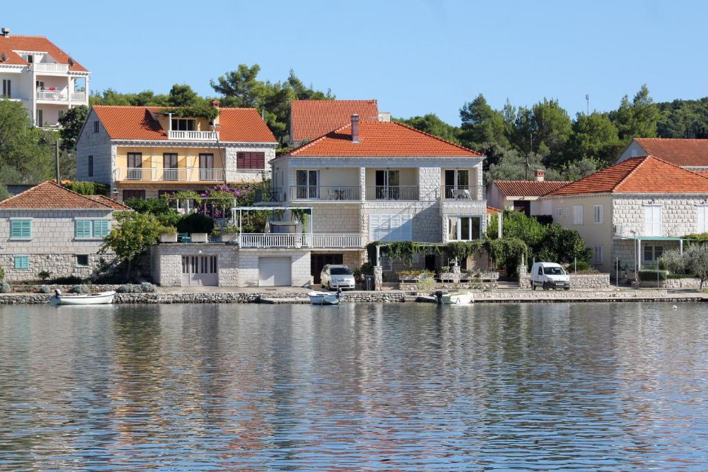 Seaside Apartments With A Swimming Pool Lumbarda, Korcula - 9303 - Curzola