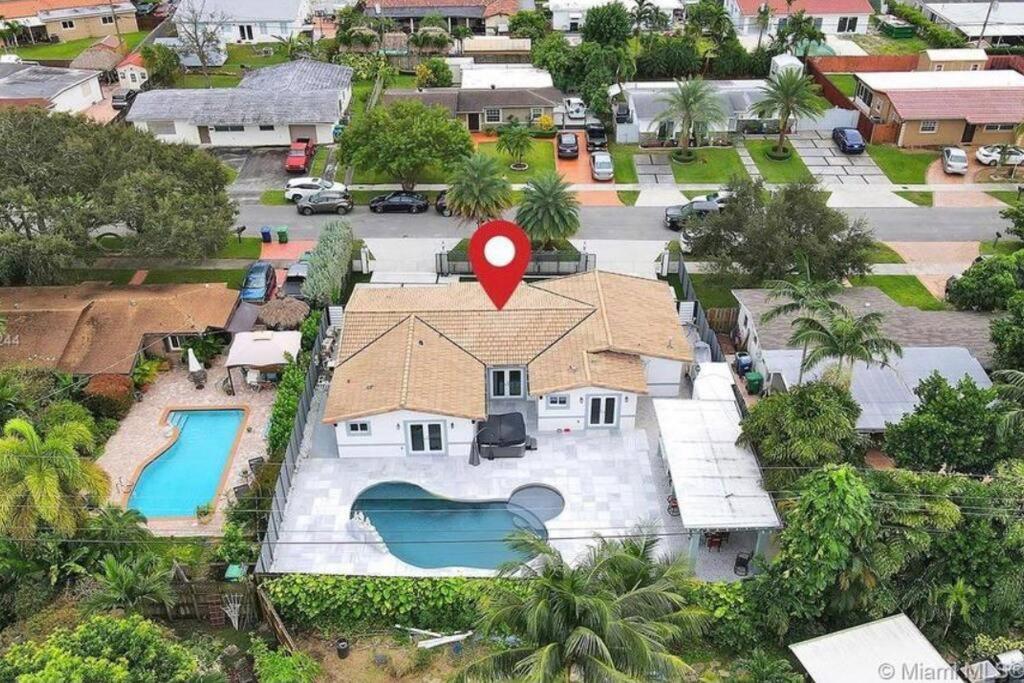 Miami House With Hot Pool-spa & Pool Table L25 - Hialeah, FL