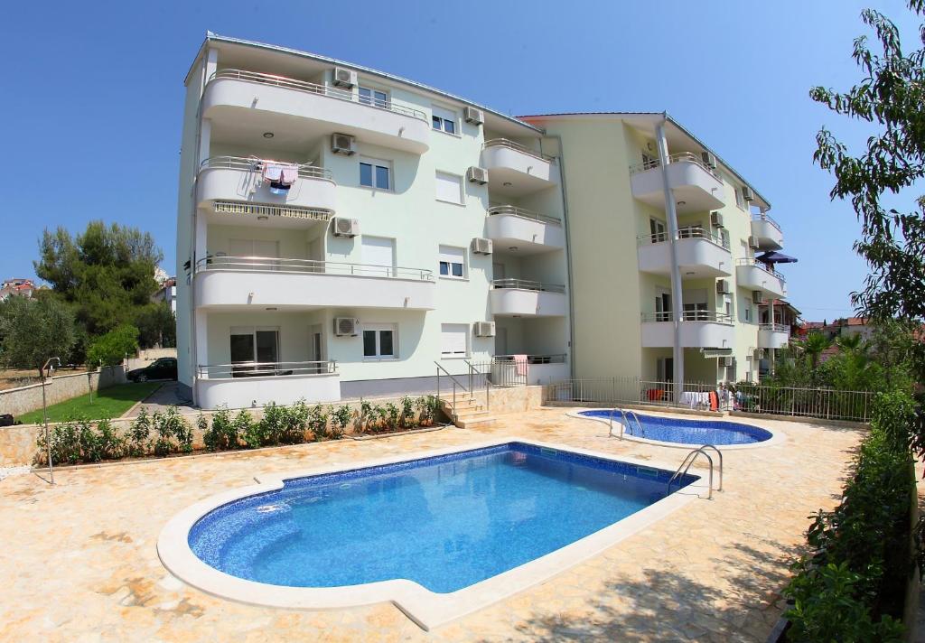 Seaside Apartments With A Swimming Pool Okrug Gornji, Ciovo - 5960 - Trogir