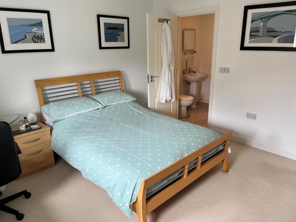 Lakeside Large En-suite Double Room With Great Modern Facilities - Elton Hall and Gardens