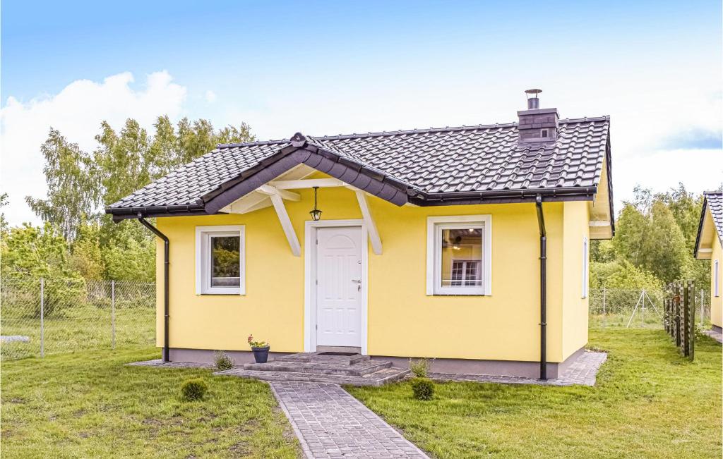 Beautiful Home In Dabki With 2 Bedrooms, Wifi And Outdoor Swimming Pool - Dąbki