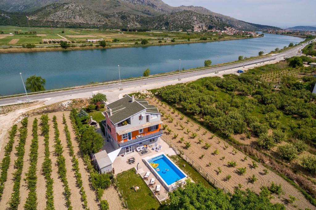 Holiday House With A Swimming Pool Opuzen, Neretva Delta - Usce Neretve - 8818 - Metković