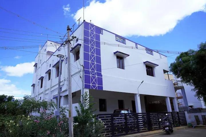 White House- 1bk Pleasant Apartment With Open Terrace - Coimbatore