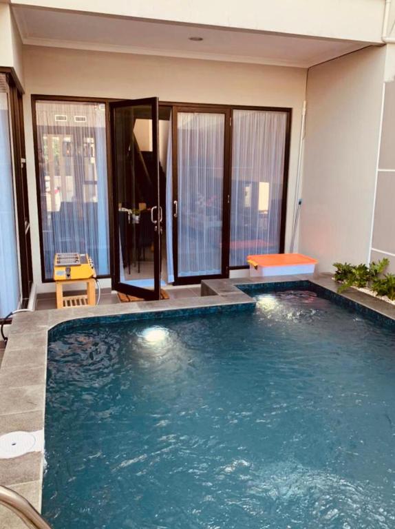 Platinum Setrasari Guest House 5br Private Pool Bandung - 애스턴