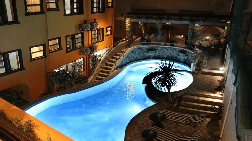 Hidden Oasis With A Glowing Pool - Luzon