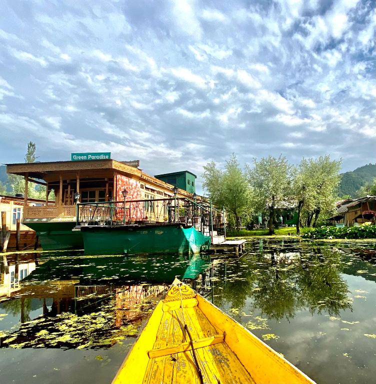 Green Paradise Houseboat - Centrally Heated - Śrinagar