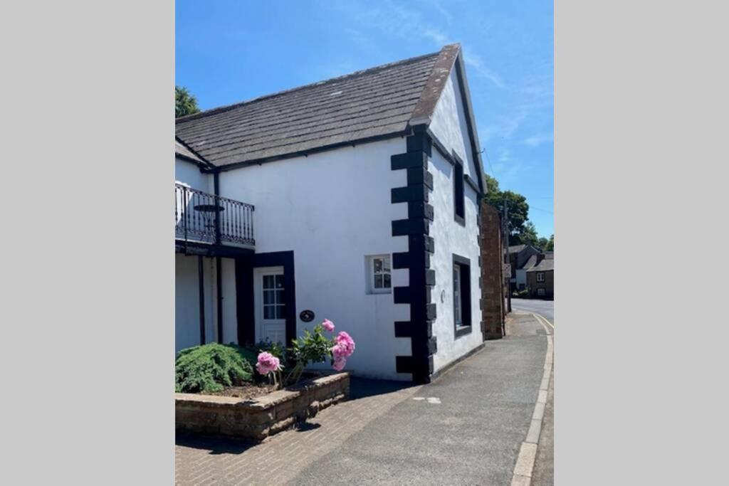 Warm & Welcoming Town Cottage - Kirkby Stephen