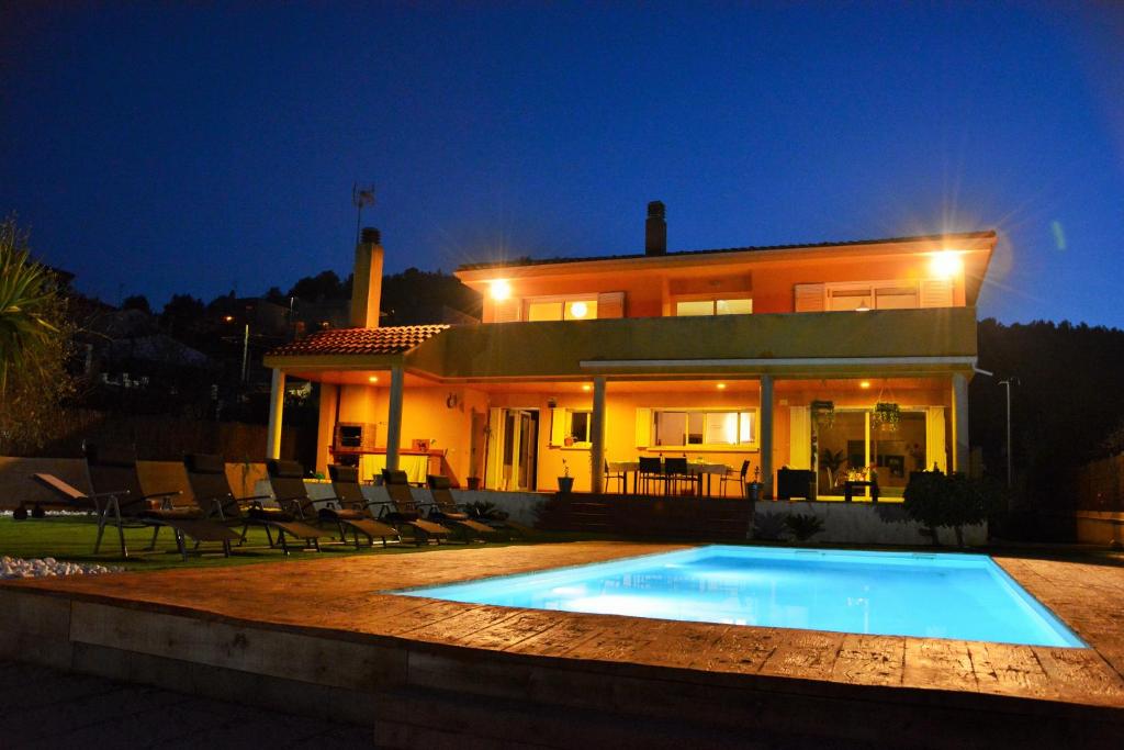 Villa Lia 10 Minutes Drive Sitges Very Confortable Ac Pool Xl Garden Sunny Oriented - Vilafranca del Penedès