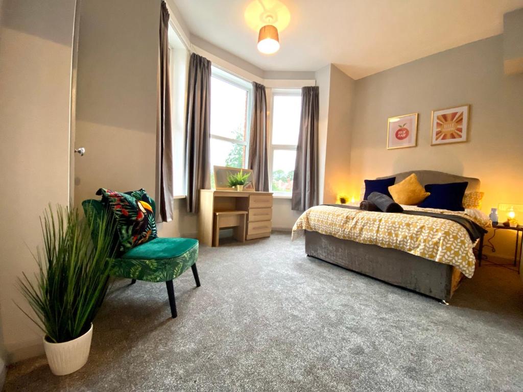 Funky Stylish Apartment! - 5 Minute Walk To The Best Beach! - Great Location - Parking - Fast Wifi - Smart Tv - Newly Decorated - Sleeps Up To 4! Close To Bournemouth & Poole Town Centre & Sandbanks - Poole