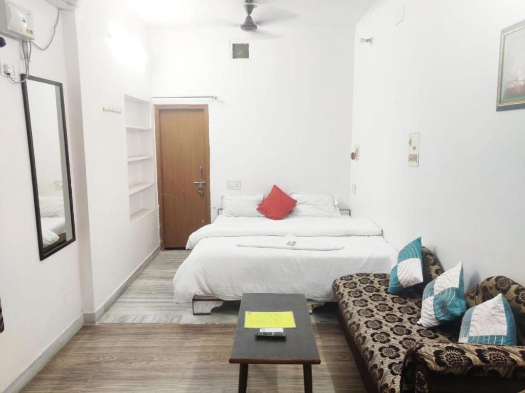 Ac Room With Attached Bathroom|kesher Paying Guest House - Varanasi