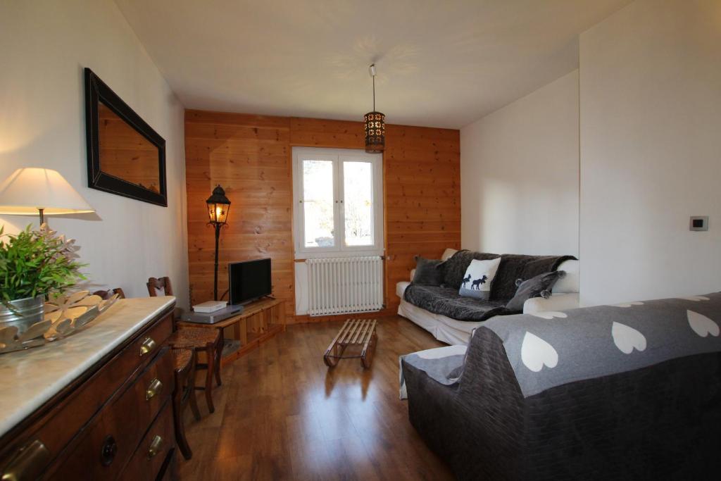 Apartment With 3 Bedrooms In Briançon, With Wonderful Mountain View, Enclosed Garden And Wifi - Briançon