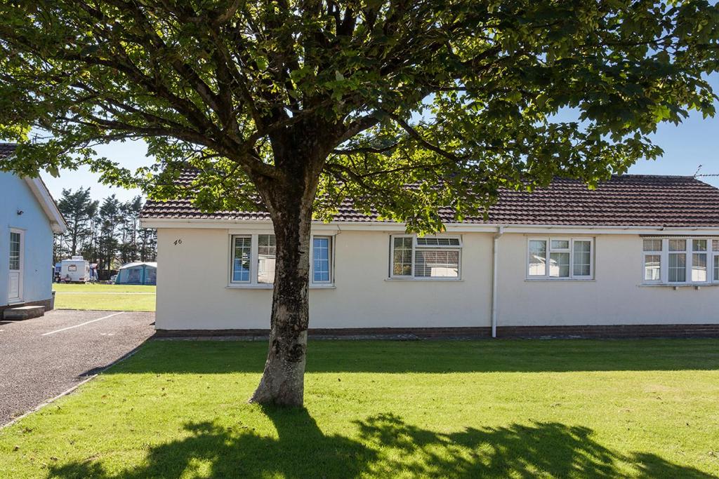 46 Gower Holiday Village - Oxwich Bay