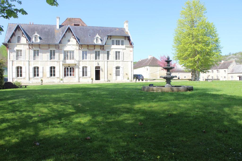 Château Du Mesnil Soleil , Gites Et Chambres D'hôtes - Falaise