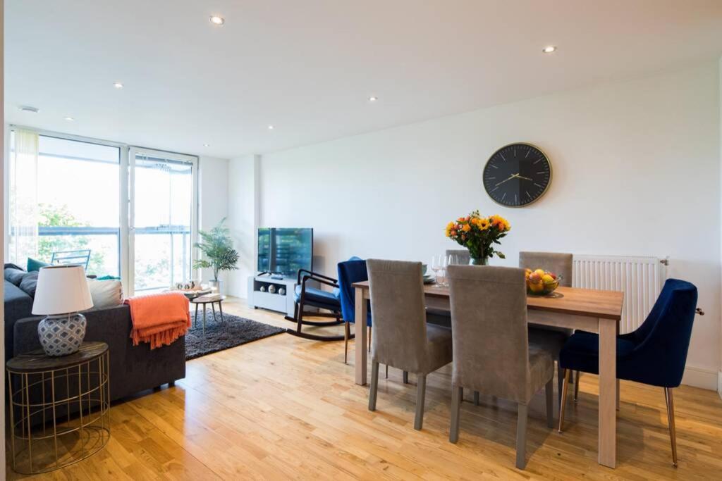 Greenwich Riverside 2 bed apartment Sleeps 6 - London City Airport (LCY)
