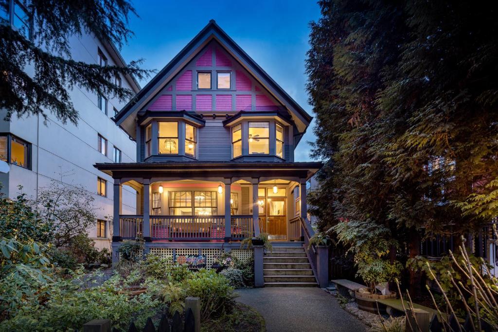 West End Guest House - North Vancouver