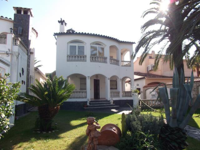 Villa Amb Amarre I Jardí - Empuriabrava