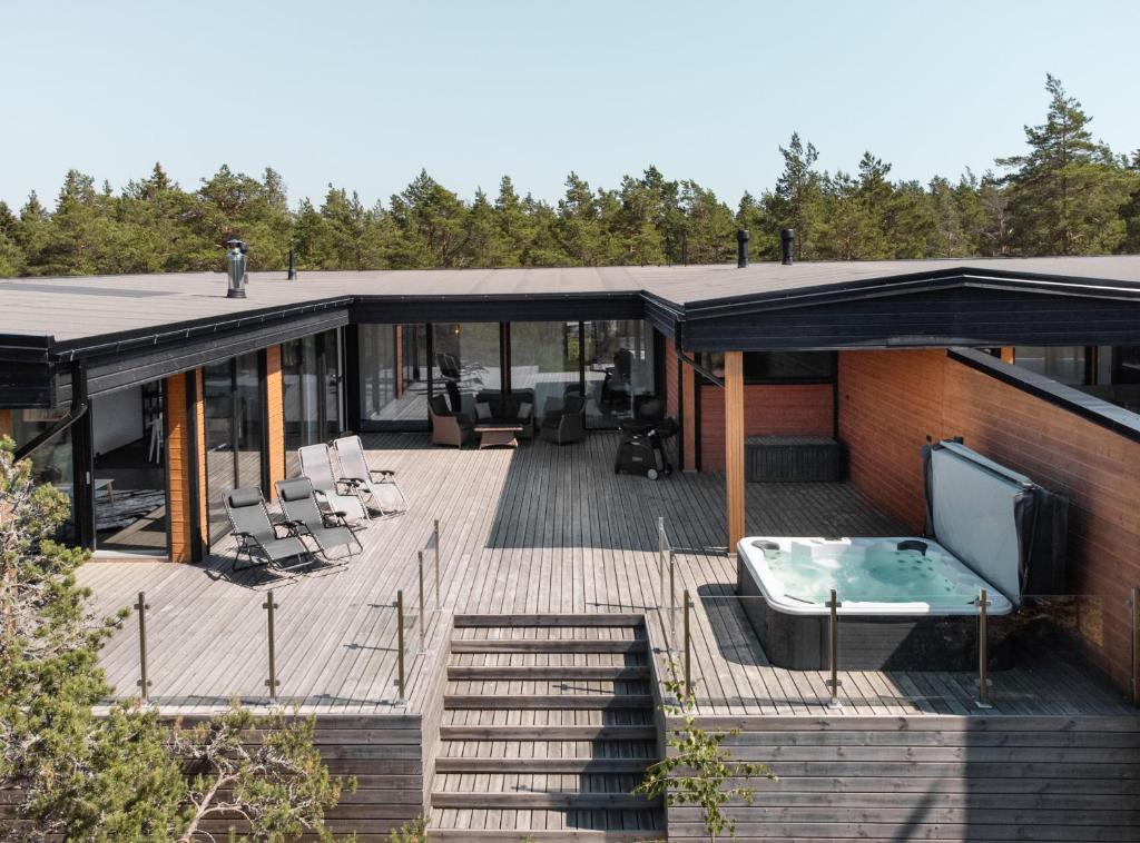 Seija's Modern Secluded Villa with Jacuzzi & Sauna - Kustavi
