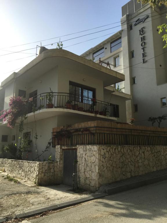 Private Apartment At Guest House Hektor & Aferdita - Valona