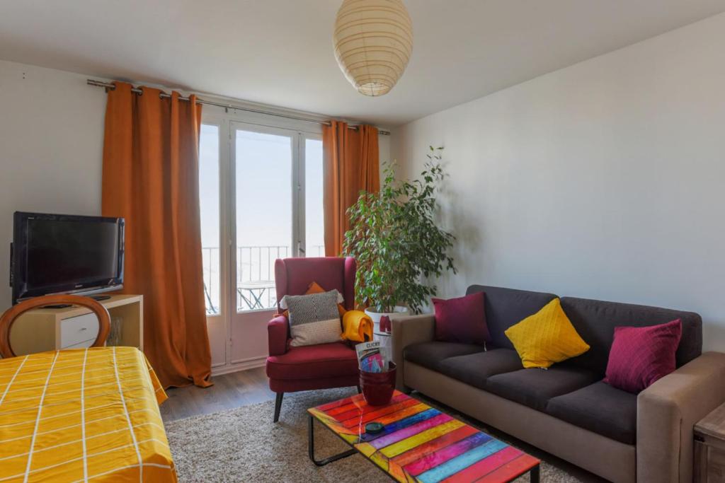 Cozy And Spacious With Balcony And View Over Seine - Ibis Styles Paris Batignolles