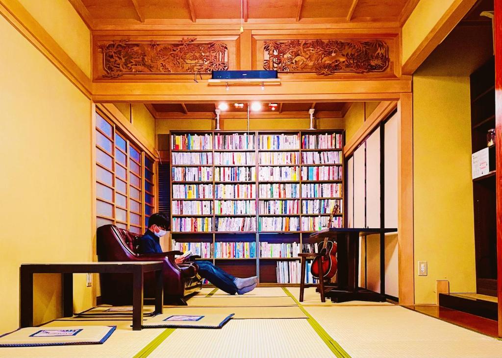 泊まれる図書館 寄処 -Yosuga- - Toyama, Japan