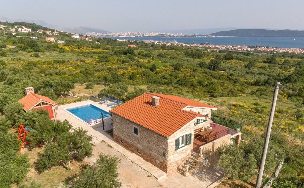 Privacy, Pool & View Away From It All - House Lola - Split